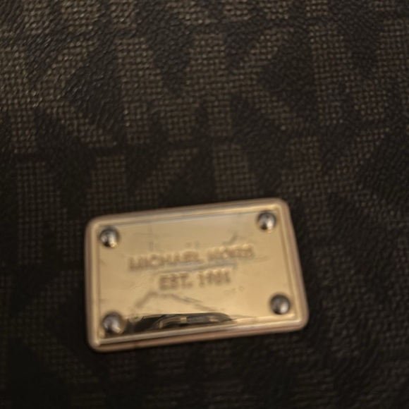 Michael Kors mesager bag - Picture 4 of 9